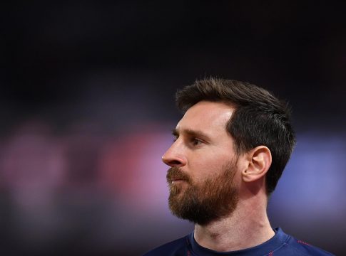 Lionel Messi e Gerard Piqué são suspeitos de estarem envolvidos em um esquema de corrupção junto ao ex-presidente da federação espanhola, Luis Rubiales.. Foto: Divulgação