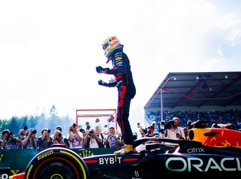 Max Verstappen lidera o Mundial de pilotos com 341 pontos, contra 237 pontos de Charles Leclerc. Foto: Red Bull/Divulgação
