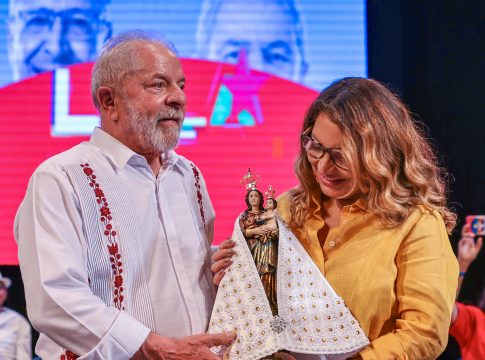 Lula esteve em Belém durante a campanha e recebeu uma imagem de Nossa Senhora. Foto: Ricardo Stuckert