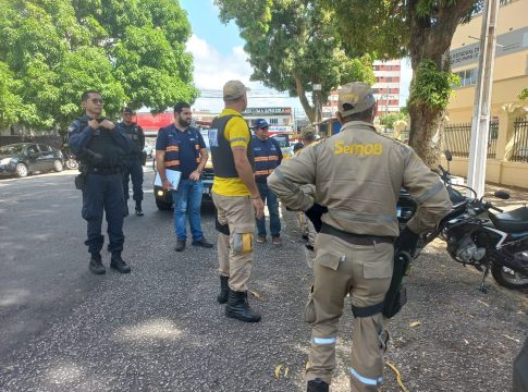 O foco da fiscalização é o cumprimento do regulamento de táxi em relação à programação visual. Foto: Ascom/Semob