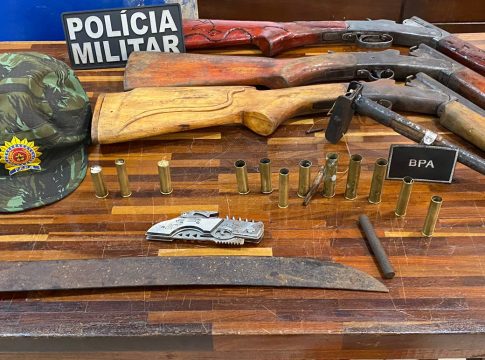 Nenhum suspeito foi identificado no local como proprietário das armas. Foto: PMPA/divulgação