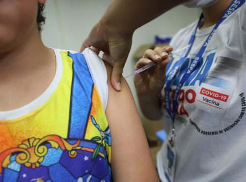 A vacina é destinada para todos aqueles que ainda não receberam a primeira ou a segunda dose. Para as crianças, a vacina está disponível a partir dos 3 anos de idade. Foto: Pedro Guerreiro/Ag. Pará