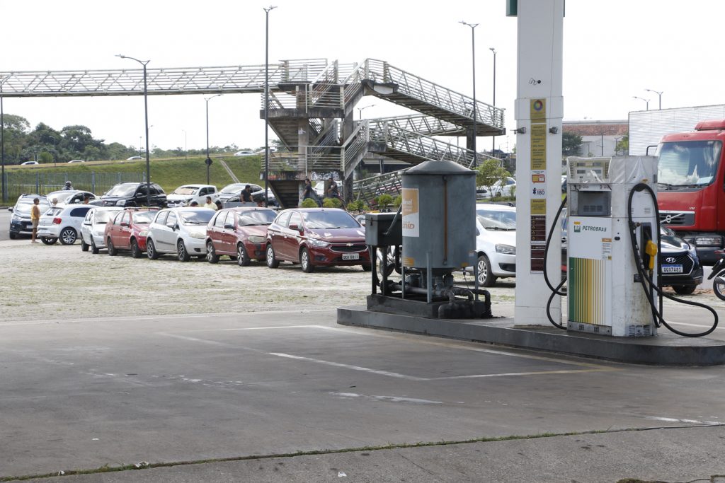 No sábado, por exemplo, no “Dia D” da programação, os consumidores poderão obter gasolina comum, gás de cozinha e bebidas sem impostos. Serão disponibilizados 4 mil litros de gasolina em um posto da capital Foto: Mauro Ângelo/ Diário do Pará. No sábado, por exemplo, no “Dia D” da programação, os consumidores poderão obter gasolina comum, gás de cozinha e bebidas sem impostos. Serão disponibilizados 4 mil litros de gasolina em um posto da capital Foto: Mauro Ângelo/ Diário do Pará.