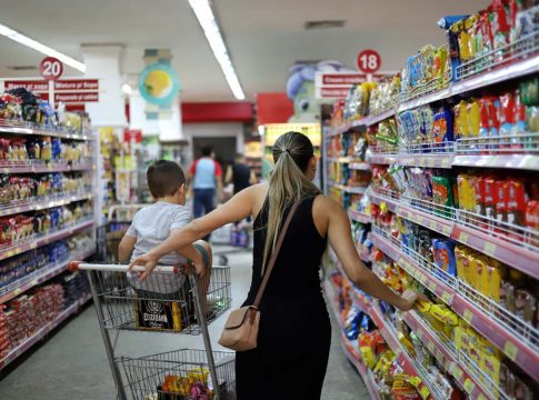 O governo pode devolver todo o imposto arrecadado com a volta da tributação sobre a cesta básica para famílias de baixa renda. Foto: Wagner Almeida / Diário do Pará.