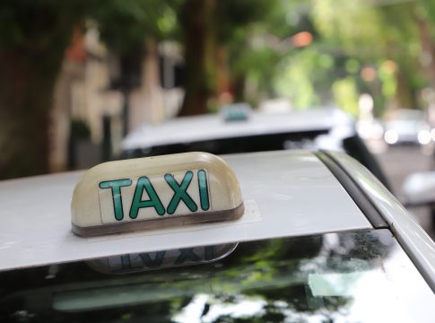 A proposta determina que, se a Administração Pública for contratar serviços de transporte para seus servidores, deverá optar pela prestação de serviço de táxi. FOTO: Mauro Ângelo