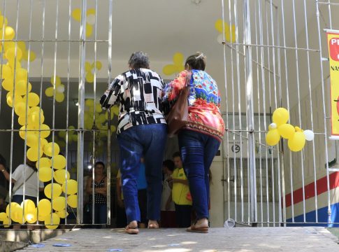 Eleitoras e eleitores deverão deixar o celular com os mesários antes de votar. Foto: Mauro Ângelo/ Diário do Pará.
