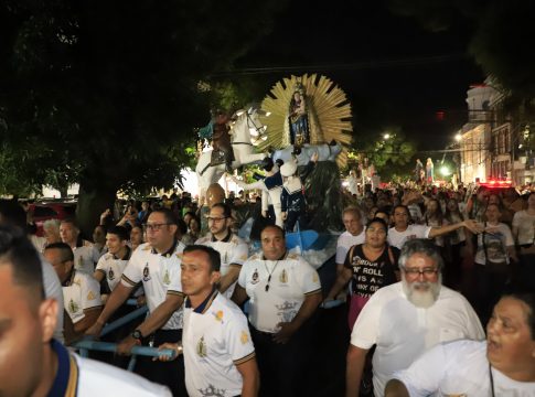 Traslado dos carros é a primeira das romarias. Foto celso Rodrigues/ Diário do Pará.