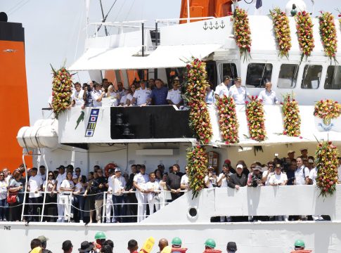 Bolsonaro acompanhou a romaria fluvial no navio da Marinha. Foto: Irene Almeida/Diário do Pará.