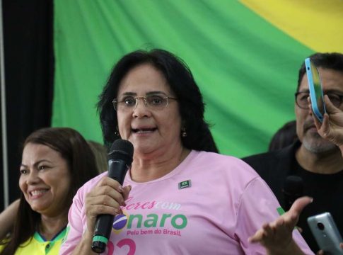 Damares disse que crianças brasileiras de três e quatro anos foram traficadas na Ilha de Marajó (PA) e tiveram os dentes arrancados para "não morderem na hora do sexo oral".
Foto: Celso Rodrigues/ Diário do Pará.