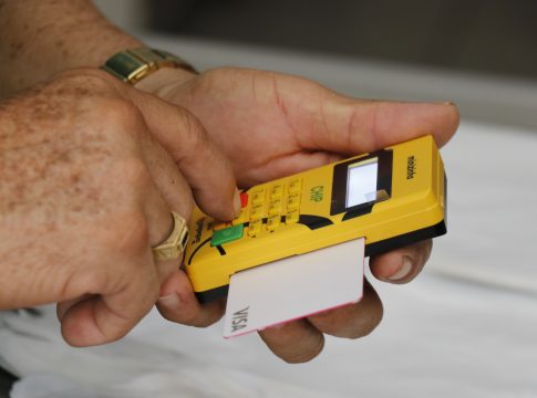Mercadinhos de bairro entram na era digital