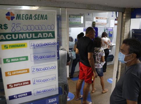 Aplicado na Poupança da CAIXA, o prêmio garante ao ganhador R＄ 314,5 mil de rendimento no primeiro mês. FOTO: WAGNER SANTANA
