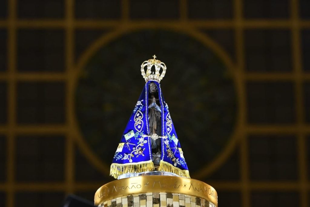 A Igreja Católica celebra, no dia 12 de outubro, a Solenidade de Nossa Senhora da Conceição Aparecida, Rainha e Padroeira do Brasil.