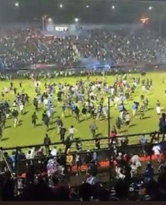 Confusão causa morte de 127 pessoas em jogo na Indonésia