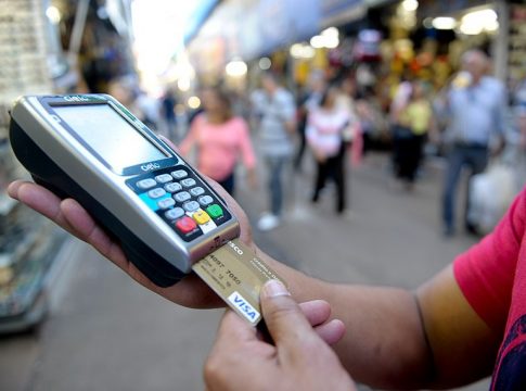 Projeto de Jader limita juros de cartão e cheque especial