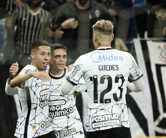 Corinthians vence Cuiabá, segue no G4 e cola no Fluminense Corinthians vence Cuiabá, segue no G4 e cola no Fluminense