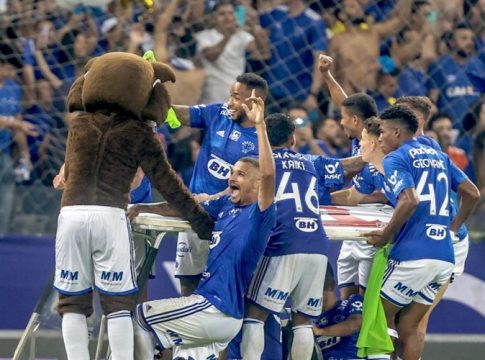 Bahia e Grêmio tropeçam e Cruzeiro é campeão da Série B