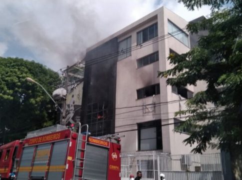 Incêndio é registrado em prédio no centro de Belém
