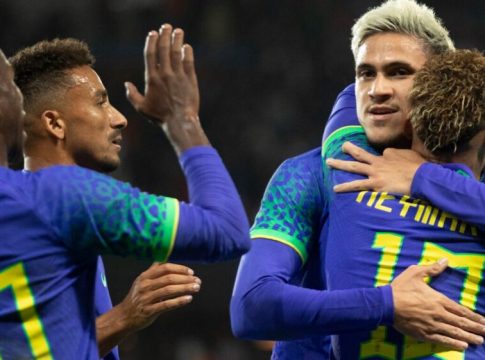 Pedro é 'abraçado' na seleção e ganha torcida no Flamengo