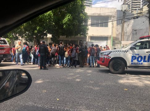 Os estudantes protestaram contra a denúncia de assédio sexual. Foto: redes sociais
