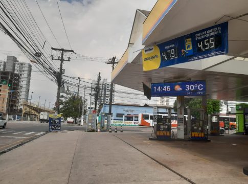 O preço da gasolina nos postos brasileiros caiu mais 3,6%, ou R$ 0,20 por litro, esta semana. Foto: Divulgação