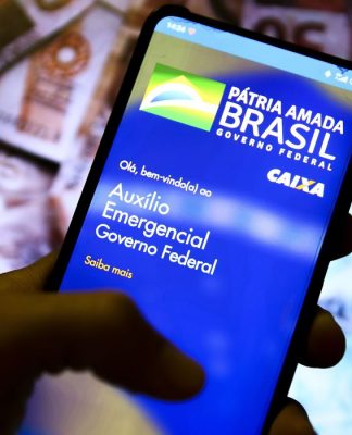 O MDS (Ministério do Desenvolvimento e Assistência Social) está notificando 176.862 pessoas que receberam o auxílio emergencial entre 2020 e 2021