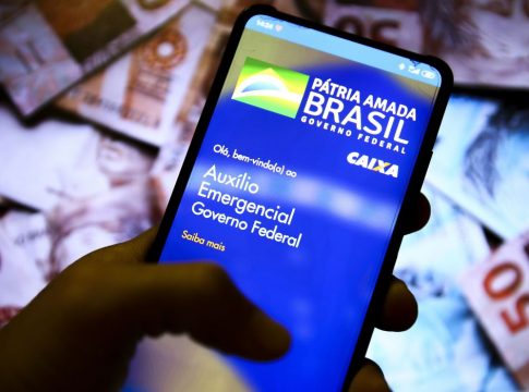 O MDS (Ministério do Desenvolvimento e Assistência Social) está notificando 176.862 pessoas que receberam o auxílio emergencial entre 2020 e 2021