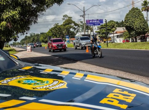 A Operação Eleições 2022 consiste em ações de policiamento e fiscalização direcionadas ao combate aos crimes eleitorais, inclusive com a fiscalização de veículos de transporte de passageiros. Foto: PRF/divulgação