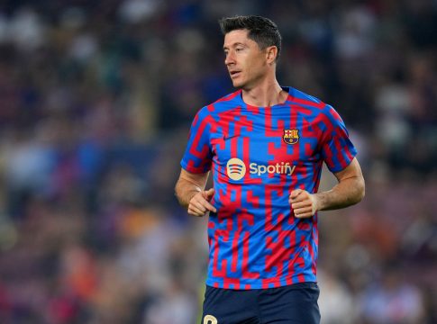 O Barcelona, de Lewandowski, caiu logo da Champions. Foto: Aitor Alcalde/Getty Images