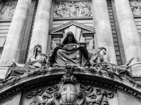 A leitura da sentença foi transmitida pelo Tribunal Central Criminal de Londres, Foto: Divulgação