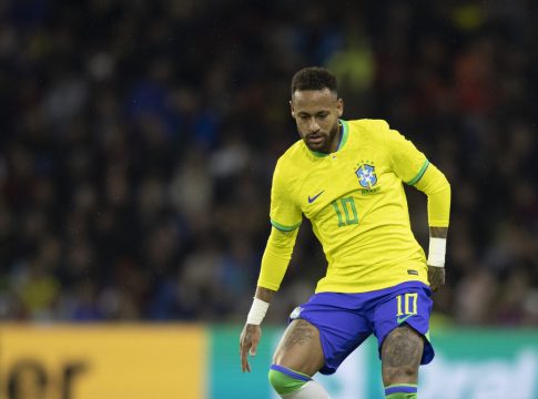 Neymar disse que entraria no lugar de Rivaldo, o que não agradou ao ex-jogador, que respondeu através de uma publicação no Instagram.