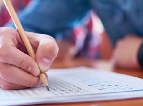 O exame teve a parte objetiva (70 questões de múltipla escolha) e a parte discursiva (redação). Foto: Divulgação