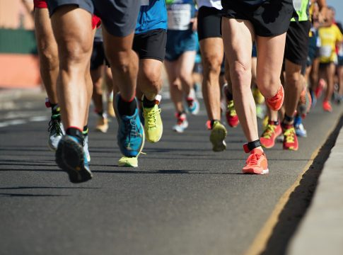 Tenha um 2025 mais saudável e ativo com atividades físicas personalizadas. Descubra estratégias eficazes para manter a constância nos exercícios.