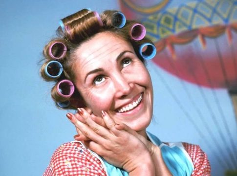 Florinda está animada com a viagem e gosta de exaltar a forma carinhosa como é tratada pelos brasileiros. Foto: Divulgação