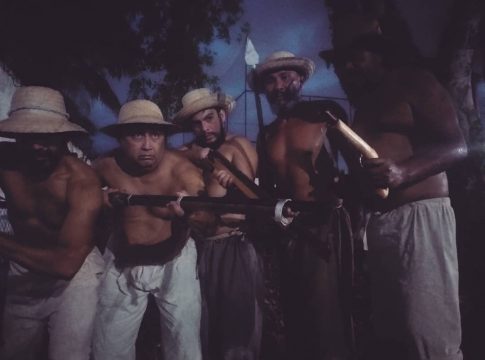 Em 7 de Janeiro de 1835, o povo de Belém, formado majoritariamente por ribeirinhos, quilombolas, e moradores de cabanas, se rebelou contra o governo provincial e alcançou o poder. Foto: Reprodução/filme