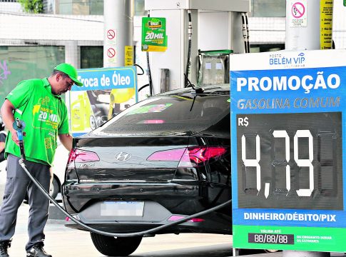 A pesquisa semanal de preços dos combustíveis da ANP (Agência Nacional do Petróleo, Gás e Biocombustíveis) ainda não detectou repasses do reajuste de 7,4% promovido pela Petrobras. Foto: Antonio Melo/Diário do Pará