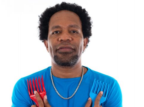 Kedny Silva faz stand up "Serviço Obrigatório"