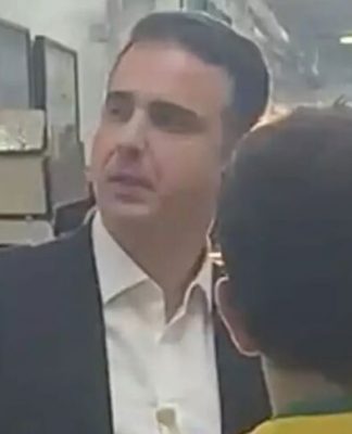 Vídeo: presidente do Senado é chamado de "traíra" em BH 