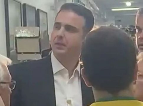 Vídeo: presidente do Senado é chamado de "traíra" em BH 