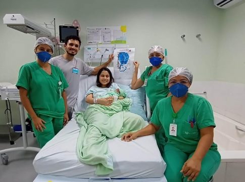 Às 8h15, o pequeno Kalebe nasceu, com 48 cm e 2.655kg. Foto: Divulgação