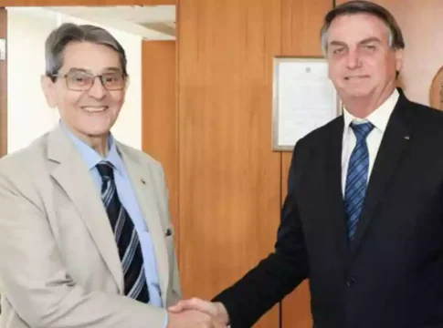  Duas armas foram apreendidas, entre elas um fuzil que foi usado por ele contra policiais, na casa de Jefferson, aliado do presidente Jair Bolsonaro. Foto: Divulgação