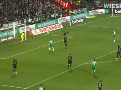 Vídeo: Zagueiro faz gol contra bizarro no Campeonato Alemão