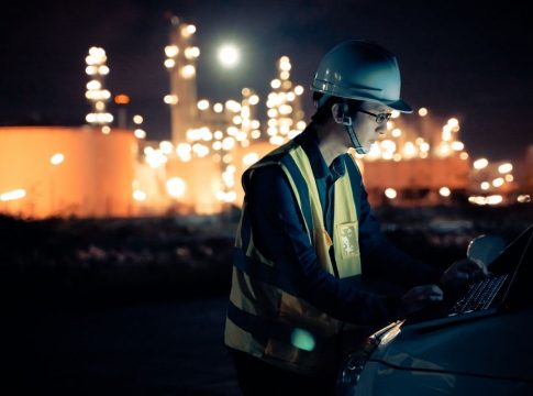 Muitas empresas têm expedientes em diferentes turnos, inclusive durante a noite. Foto: Divulgação