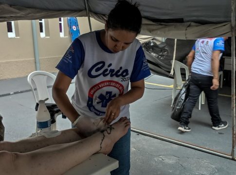 A ação, em parceria com a Amigos Voluntários do Pará, prestou atendimento médicos e de acolhimento aos romeiros que participaram da Trasladação e do Círio de Nazaré. Foto: Jorge Palheta/Sejudh