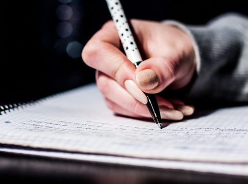 Os interessados devem se inscrever presencialmente no Centro de Ciências Sociais e Educação (CCSE), até a próxima quarta-feira. Foto: Pìxabay