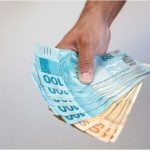 Conheça o impacto financeiro do aumento do salário mínimo no Brasil. Saiba como essa mudança afeta os municípios e suas finanças públicas.