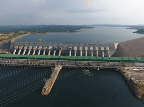 Pescadores do Rio Xingu, impactados pela construção da usina hidrelétrica de Belo Monte, operada pela Norte Energia, estão ameaçando paralisar a geração de energia