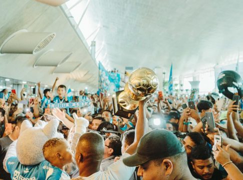 A Fiel lotou o aeroporto para receber os tricampeões. Foto: John Wesley/Paysandu