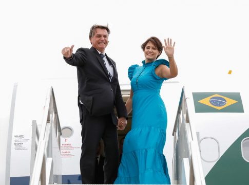 Estão autorizados a viajar com o mandatário quatro dos oito nomes que foram nomeados para serem assessores de Bolsonaro após ele deixar o governo. Foto: Alan Santos/PR