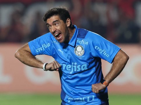 Abel Ferreira está na 22ª colocação na lista. O português está uma posição atrás de Didier Deschamps, treinador da seleção francesa, e à frente de nomes como Maurício Pochettino, ex-Chelsea e PSG que assumiu os EUA.. Foto: Cesar Greco