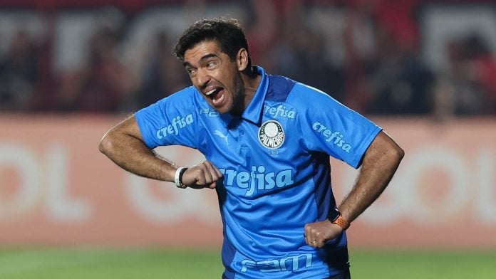 Na entrevista coletiva após o empate com o Vitória neste domingo (3), o técnico Abel Ferreira, do Palmeiras, surpreendeu ao encerrar abruptamente sua participação.